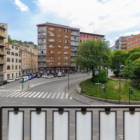 Tra I Mari Di Salgari In Centro A Апартаменты Триест